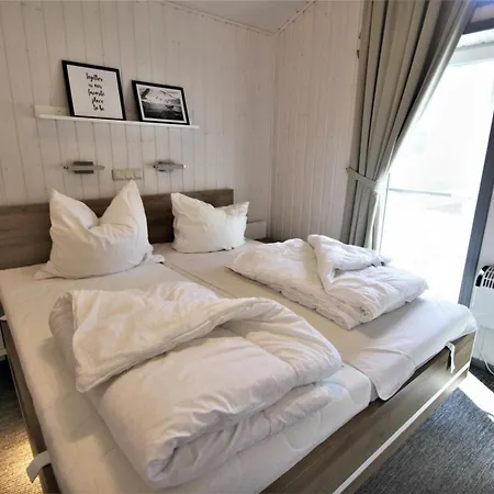 Holiday home Seeschwalbe 76